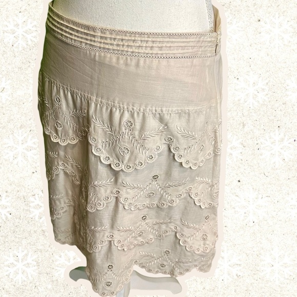 BCBGMaxAzria Soft Beige Lightweight Cotton Tiered Eyelet A-Line Mini Skirt Sz 2 - Picture 4 of 12